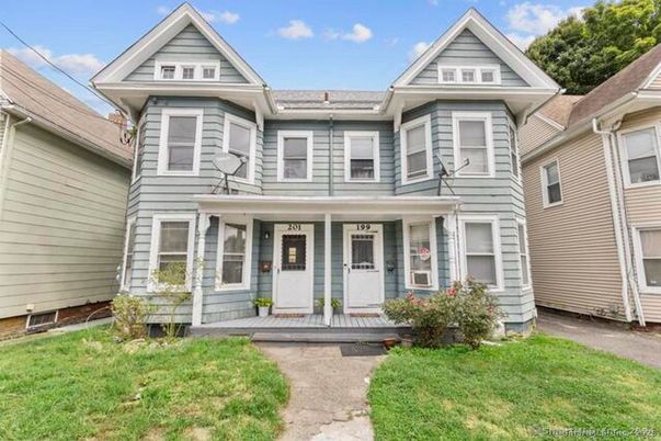 Exterior, Facade, Queen Anne Victorian