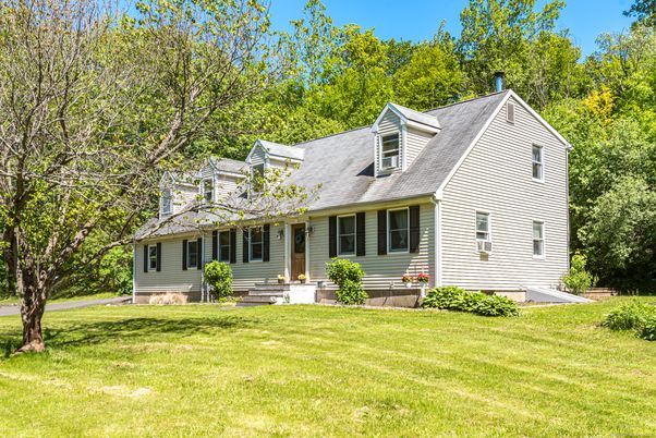 Exterior, Facade, Cape Cod