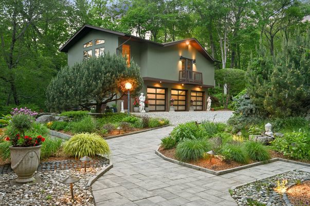 Attached, Backyard, Exterior, Facade, Modern