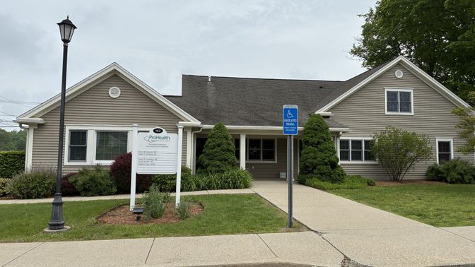 Exterior, Facade, Ranch