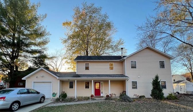 Attached, Exterior, Facade, Farmhouse