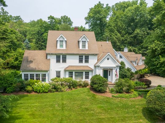 Exterior, Facade, Cape Cod