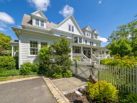 Exterior, Facade, Queen Anne Victorian