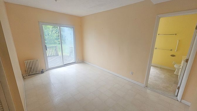 Empty room, Interior