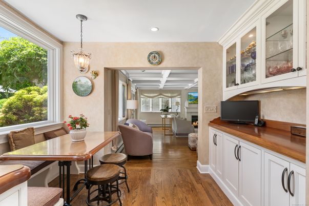 Dining room, Interior, Living room, Pendant Lights, Recessed Lighting, Wood Texture Flooring