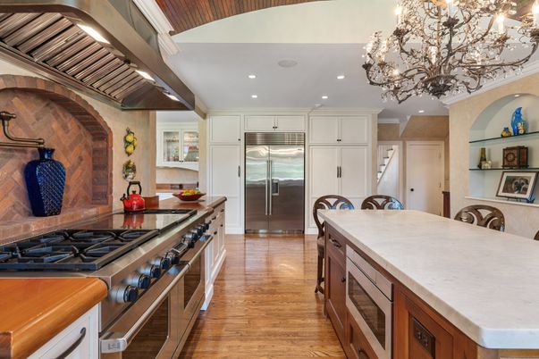 Chandelier, Dining room, Interior, Kitchen, Recessed Lighting, Stainless Steel Appliances, Wood Texture Flooring