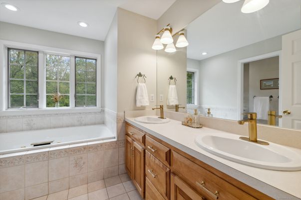 Bathroom, Dual Sink Vanities, Interior, Recessed Lighting