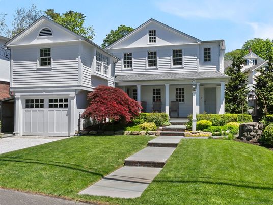 Attached, Exterior, Facade, Farmhouse