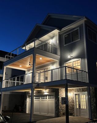 Exterior, Facade, Modern