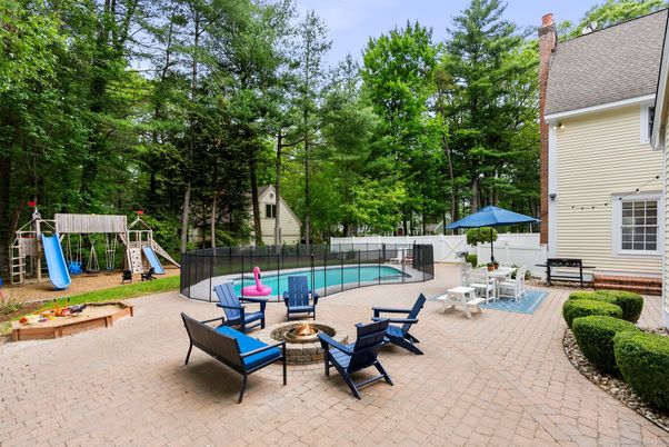 Exterior, Playground, Pool