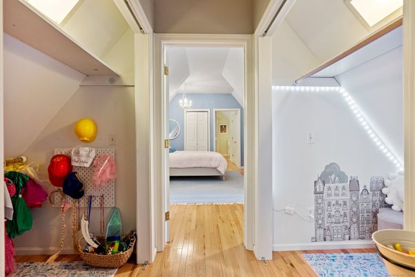 Interior, Pendant Lights, Wood Texture Flooring