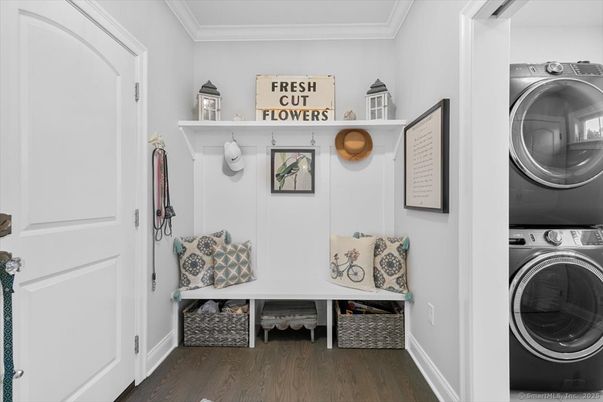 Interior, Utility Closets, Washer, Wood Texture Flooring
