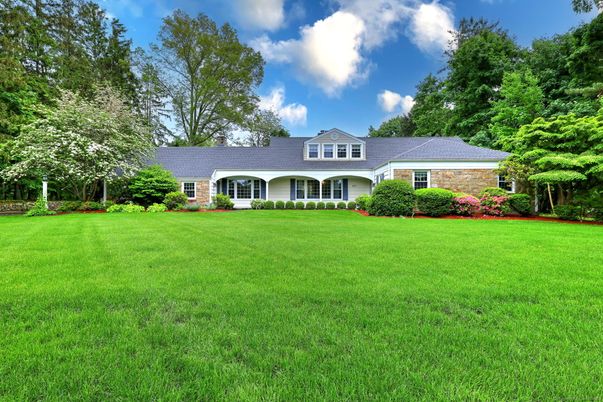 Backyard, Exterior, Facade, Brick Facade, Ranch