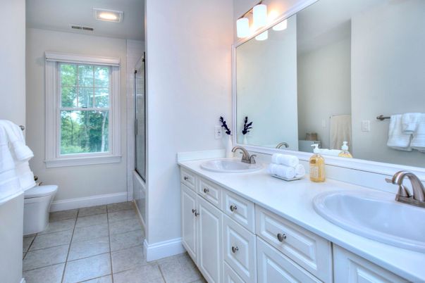Bathroom, Dual Sink Vanities, Interior, Recessed Lighting