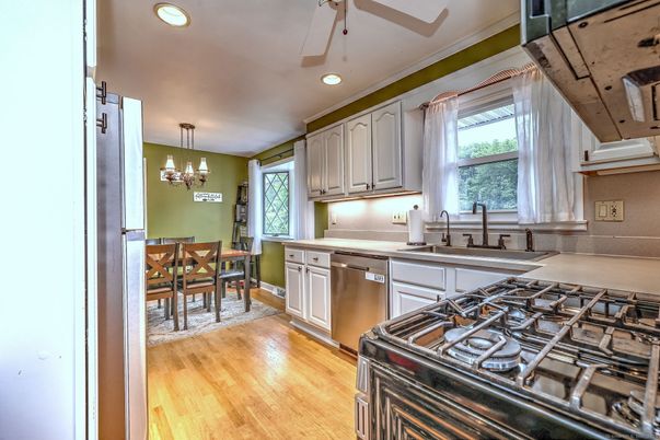 Chandelier, Dining room, Interior, Kitchen, Recessed Lighting, Wood Texture Flooring
