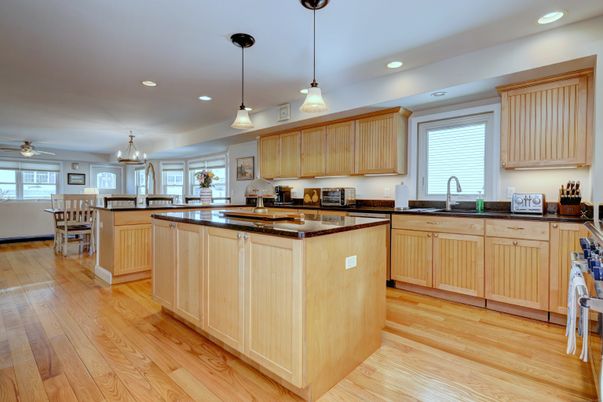 Dining room, Interior, Kitchen, Pendant Lights, Recessed Lighting, Wood Texture Flooring