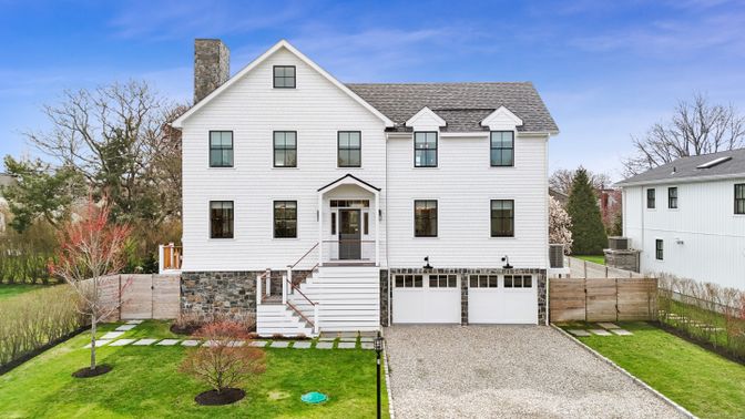 Attached, Exterior, Facade, Farmhouse