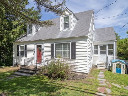 Exterior, Facade, Cape Cod
