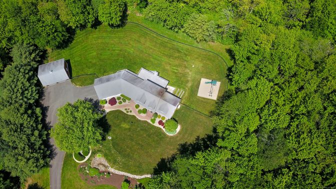Exterior, Drone