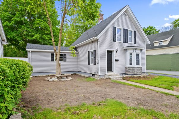 Exterior, Facade, Farmhouse