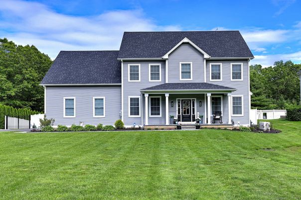 Exterior, Facade, Farmhouse