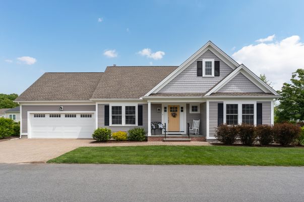 Attached, Exterior, Facade, Ranch