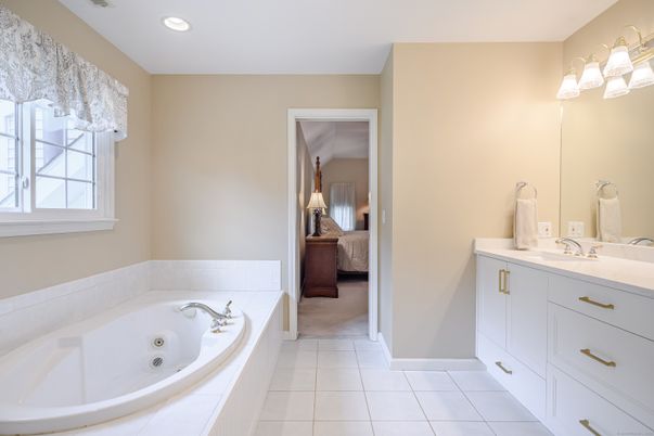 Bathroom, Interior, Recessed Lighting