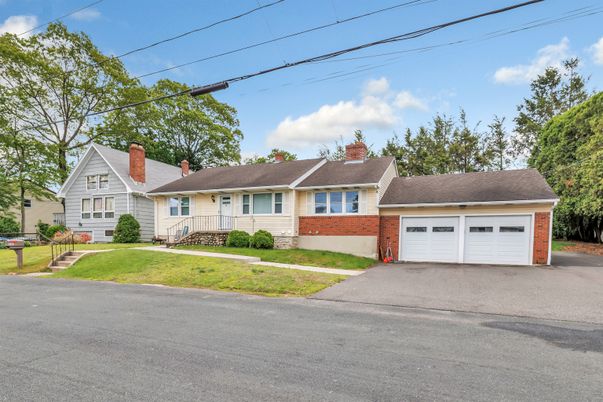 Attached, Exterior, Facade, Brick Facade, Cape Cod