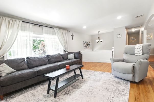 Interior, Living room, Pendant Lights, Recessed Lighting, Wood Texture Flooring