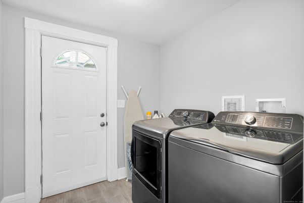 Interior, Washer, Wood Texture Flooring