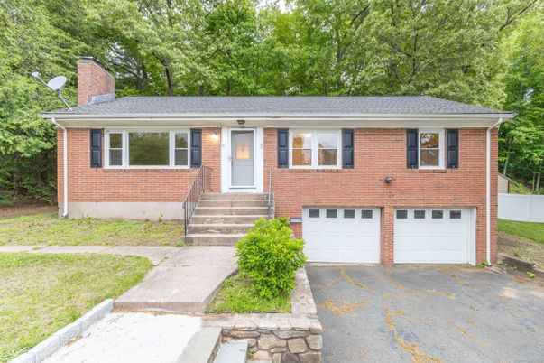 Attached, Exterior, Facade, Brick Facade, Raised Ranch