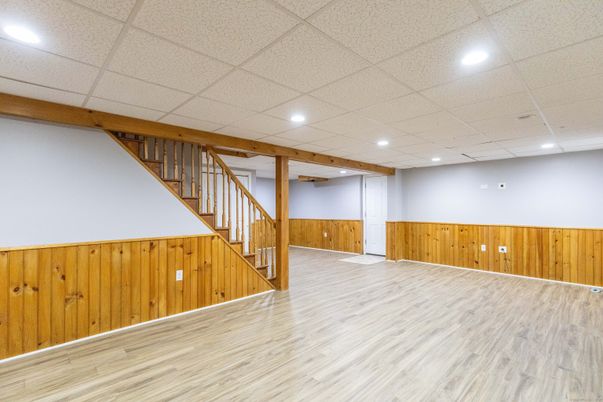 Empty room, Interior, Recessed Lighting, Wooden Beams, Wood Texture Flooring, Wooden Walls