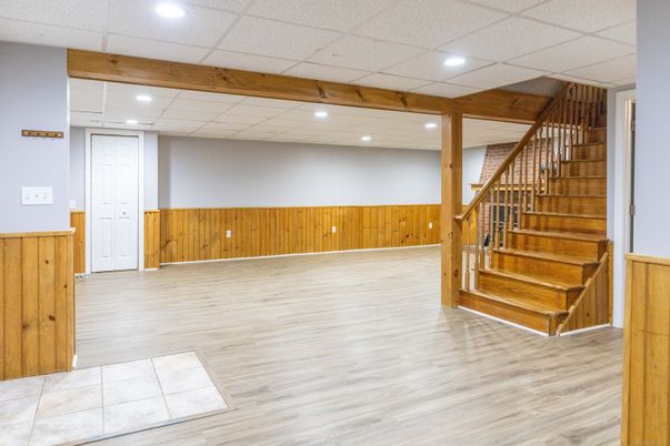 Empty room, Interior, Recessed Lighting, Wooden Beams, Wood Texture Flooring