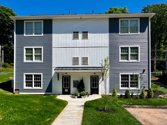 Exterior, Facade, Rowhouse