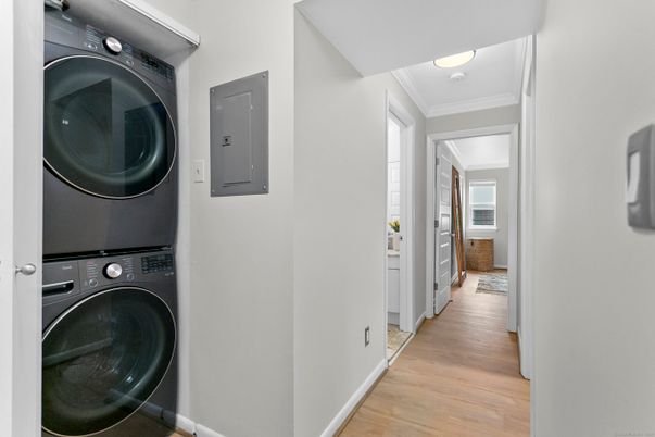Interior, Utility Closets, Washer, Wood Texture Flooring