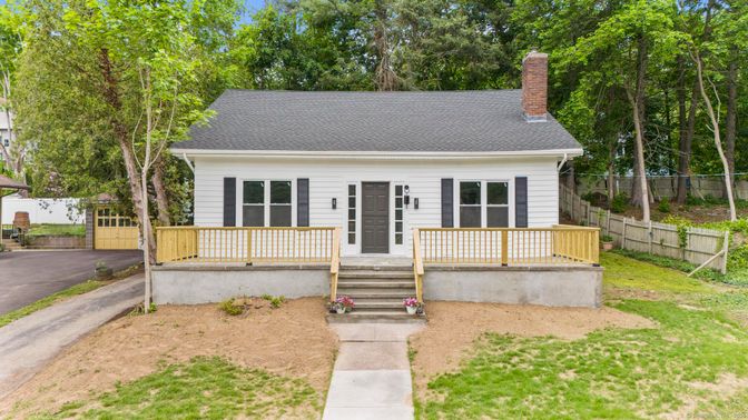 Backyard, Exterior, Facade, Cape Cod