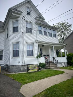Exterior, Facade, Queen Anne Victorian