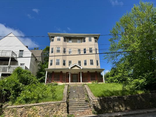 Exterior, Facade, Queen Anne Victorian