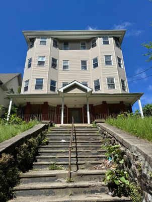 Exterior, Facade, Queen Anne Victorian