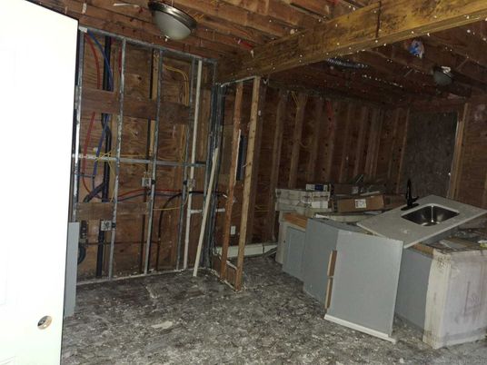 Interior, Washer, Wooden Beams