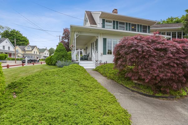 Backyard, Exterior, Facade, American Foursquare