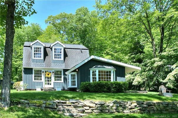Exterior, Facade, Cape Cod