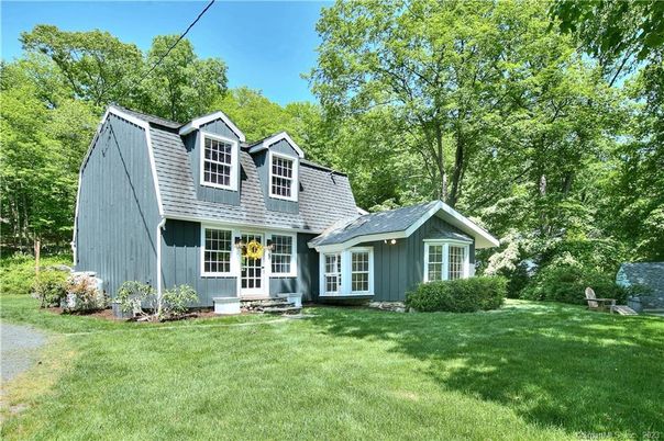 Exterior, Facade, Cape Cod