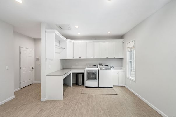 Interior, Recessed Lighting, Washer, Wood Texture Flooring