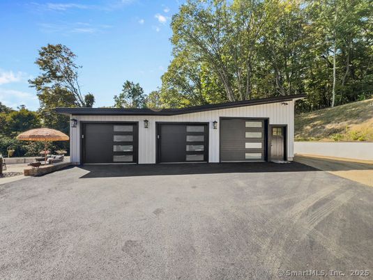 Detached Garage, Exterior