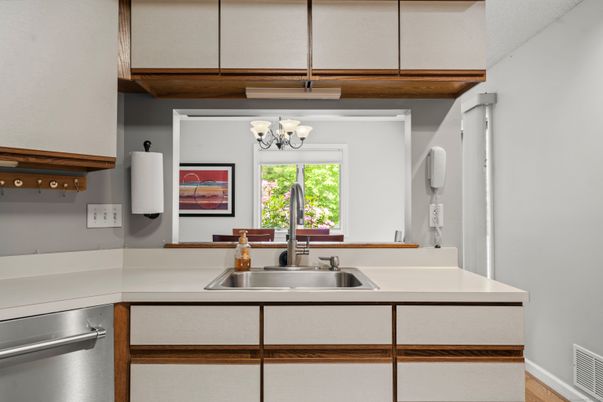 Chandelier, Interior, Kitchen