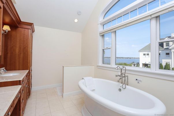 Bathroom, Free Standing Baths, Interior, Recessed Lighting, Water