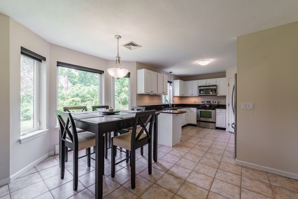 Dining room, Interior, Kitchen, Pendant Lights, Stainless Steel Appliances