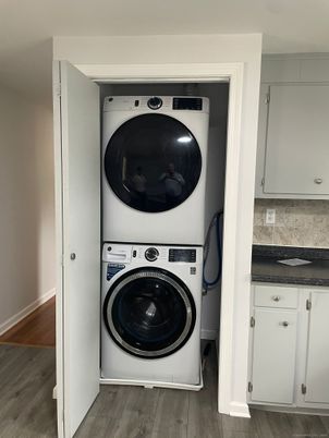 Interior, Utility Closets, Washer, Wood Texture Flooring