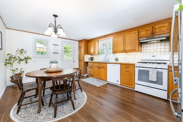 Chandelier, Dining room, Interior, Kitchen, Wood Texture Flooring